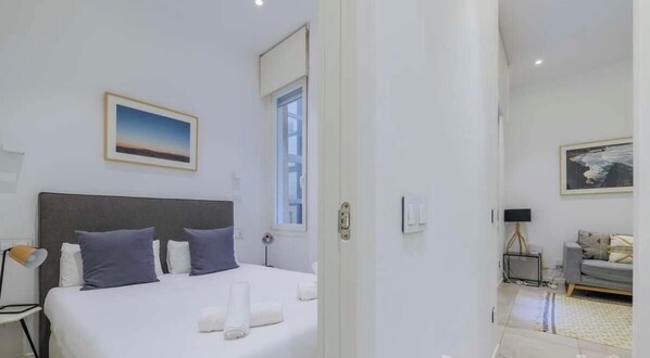 1 habitación, tabla de planchar con plancha, wifi y ropa de cama