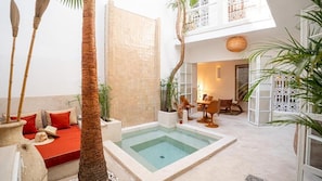 Outdoor pool - RIAD DAR ZIOUI (Marrakech)