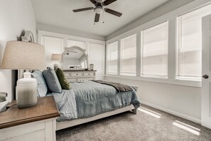 2 bedrooms, WiFi, bed sheets - Stylish & Cozy Apartment with Modern Updates (Kansas City)
