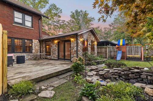 Edgewater Estate - Sleeps 14 - Fun Game Room