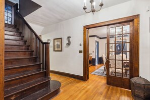 Interior - Edgewater Estate - Sleeps 14 - Fun Game Room (Cleveland)