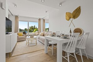 Dining - Chic 1 Bedr. Apt & solarium ALCAZABA LAGOON (2115) (Casares)