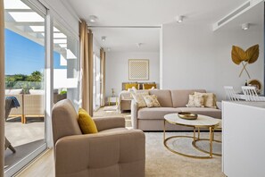 TV - Chic 1 Bedr. Apt & solarium ALCAZABA LAGOON (2115) (Casares)