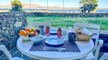 Safe på rommet, skrivebord og wi-fi (inkludert)