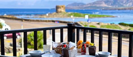 In-room safe, desk, free WiFi