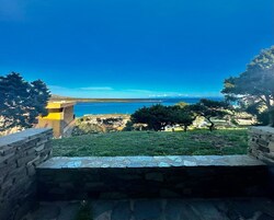 In-room safe, desk, free WiFi