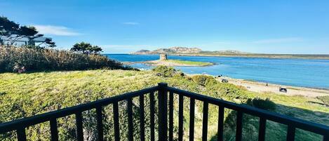 In-room safe, desk, free WiFi