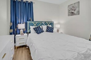 Iron/ironing board, WiFi, bed sheets - Modern 3BR Retreat w Backyard BBQ (Madison Heights)