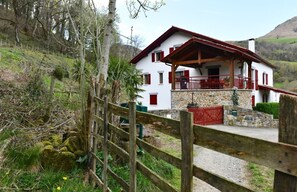 Exterior - Charming Gîte with Mountain View, Wi-Fi & Air Conditioning in Saint-Étienne de Baïgorry (Saint-Étienne de Baïgorry)