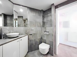 Deluxe Apartment, Mountain View | Bathroom