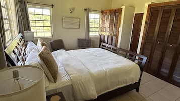 Ferros/tábuas de passar roupa, Wi-Fi de cortesia, roupa de cama