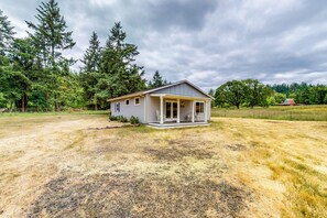 Exterior - Homestead Cottage < 2 Mi to Salt Creek (Dallas)