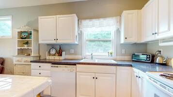 Fridge, microwave, dishwasher, coffee/tea maker