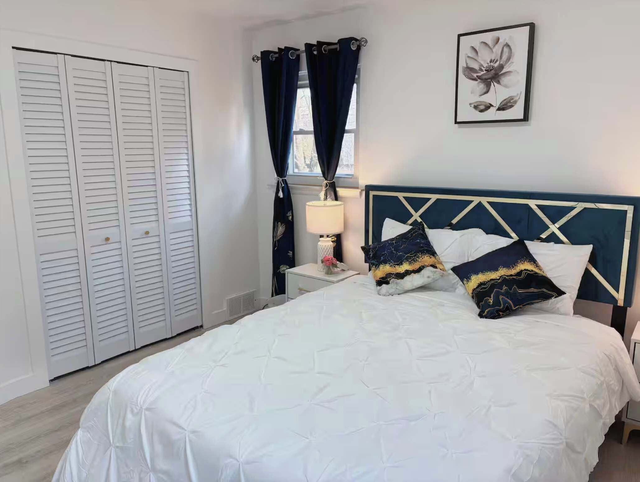 Iron/ironing board, WiFi, bed sheets