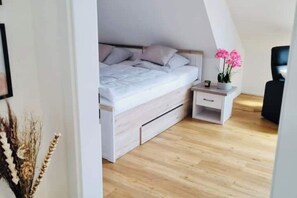 WiFi, bed sheets