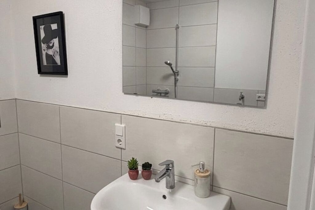 Bruser, hårtørrer, håndklæder, Toiletpapir