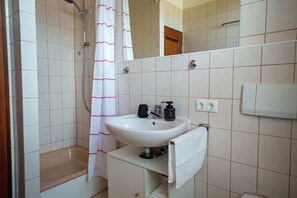 Bathroom - Old schoolyard - Apartment Freistunde (Oberstaufen)