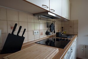 Refrigerador, horno, placa de cocina, cafetera/tetera