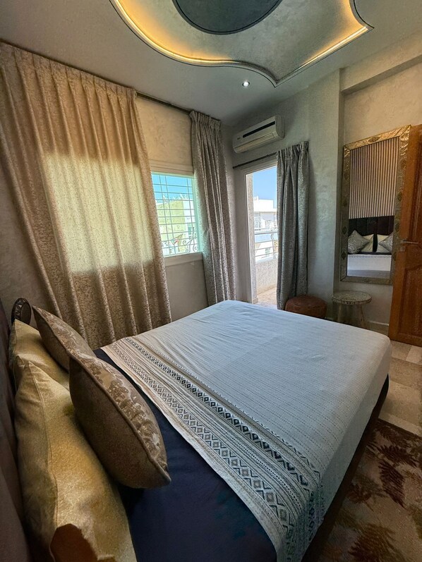 Apartment, Balcony, City View