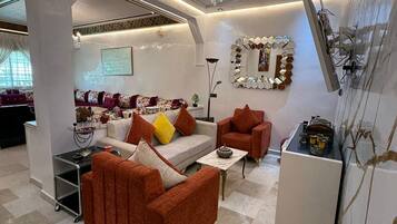 Apartment, Balcony, City View | Living area