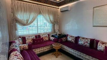 Apartment, Balkon, Stadtblick | Wohnbereich