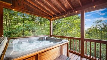 Bañera de hidromasaje al aire libre
