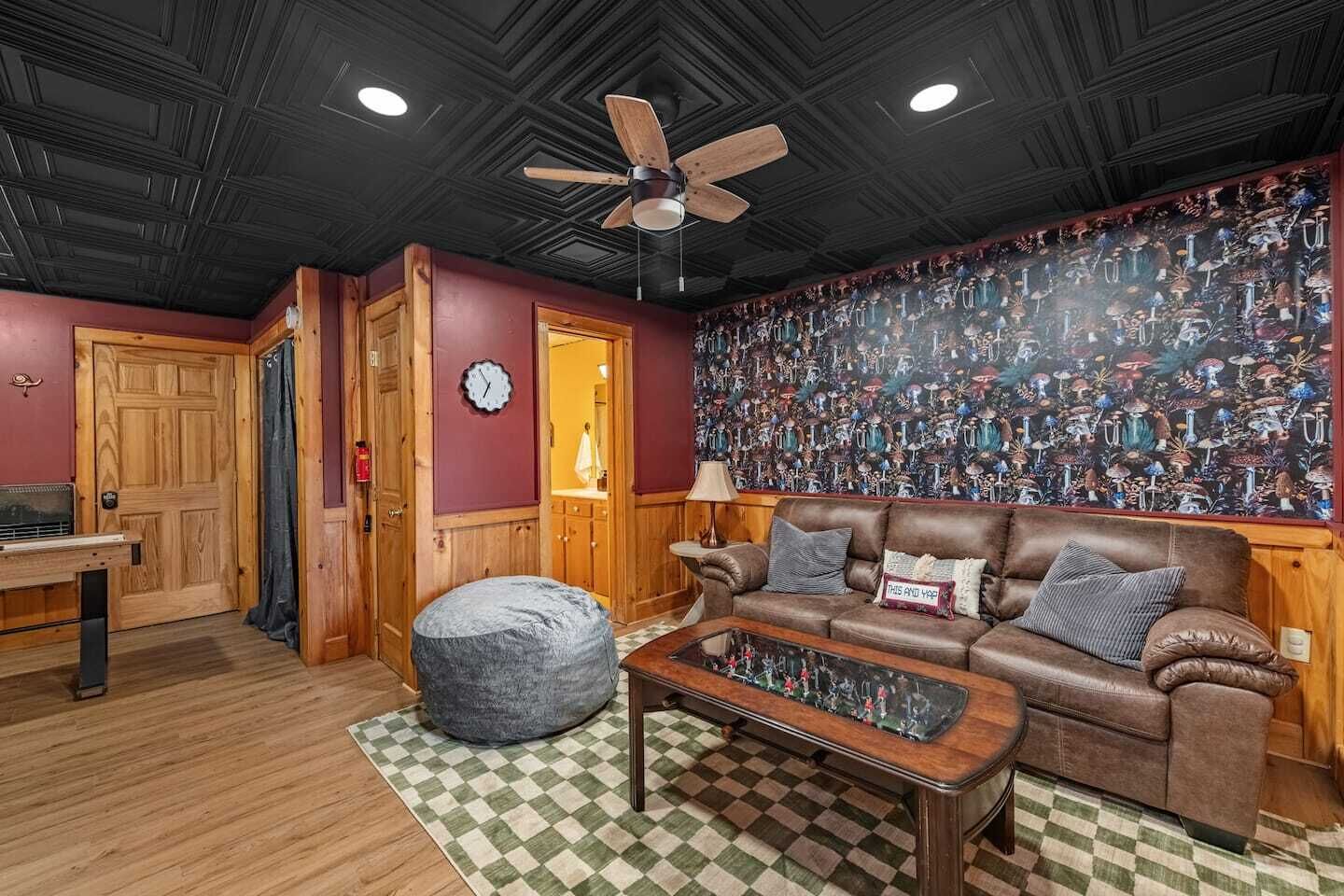 Smart TV, fireplace, DVD player, offices