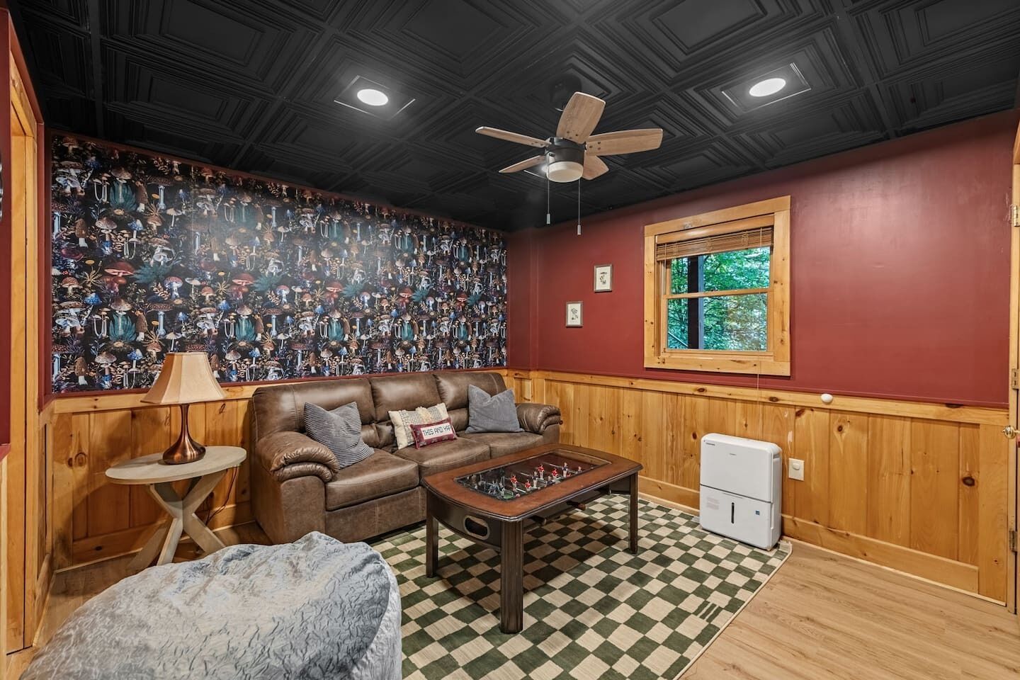 Smart TV, fireplace, DVD player, offices