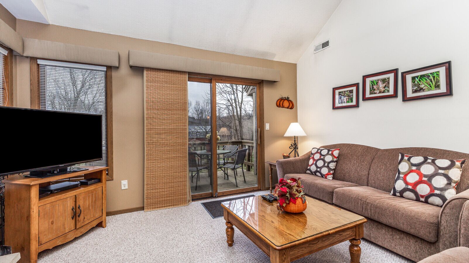 Télévision, cheminée