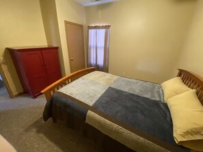 Room - ADVENTURE AWAKES - 40 (Attica)