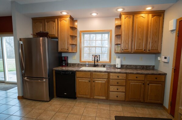 Private kitchen - Spacious 5-bedroom cabin in pleasant Attica with AC (Attica)