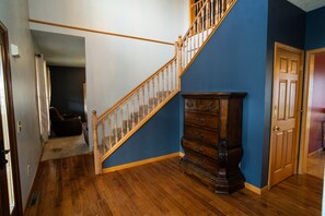 Interior - Spacious 5-bedroom cabin in pleasant Attica with AC (Attica)