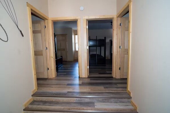 Interior - MAN CAVE - 71 (Attica)