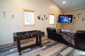 Games room - MAN CAVE - 71 (Attica)
