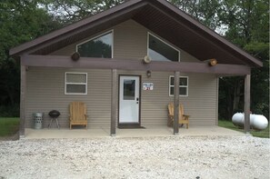 Exterior - Two Bedroom, 2 Bath Luxury Cabin (Attica)