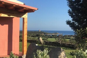Property grounds - Room with Bathroom and Kitchenette on the Porch with Magnificent Sea View (Vignola Mare)