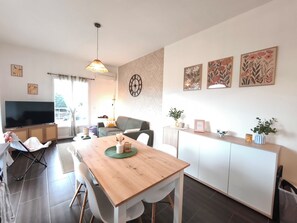 Dining - Bright apartment in Albitreccia, near beach (Albitreccia)