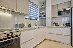 Fridge, microwave, oven, dishwasher - Arillas Villas Dinos (Corfu)
