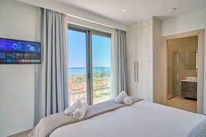 3 bedrooms, in-room safe, iron/ironing board, travel cot - Arillas Villas Dinos (Corfu)
