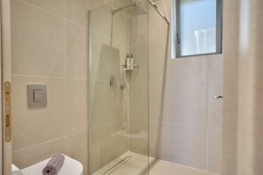 Shower, free toiletries, hair dryer, slippers - Arillas Villas Dinos (Corfu)