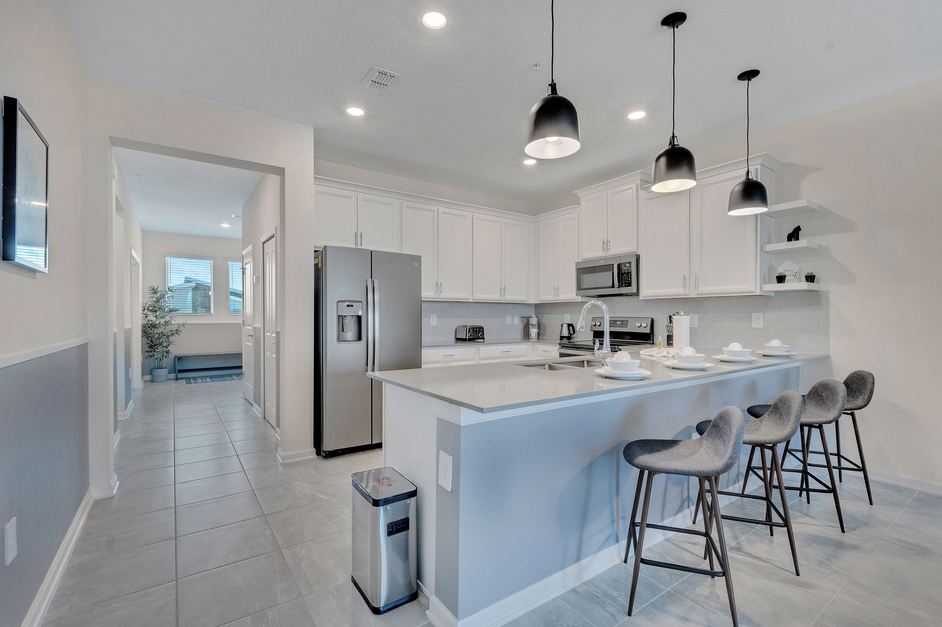 Geladeira, micro-ondas, fogão, cooktop