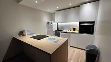 Réfrigérateur, micro-ondes, four, lave-vaisselle