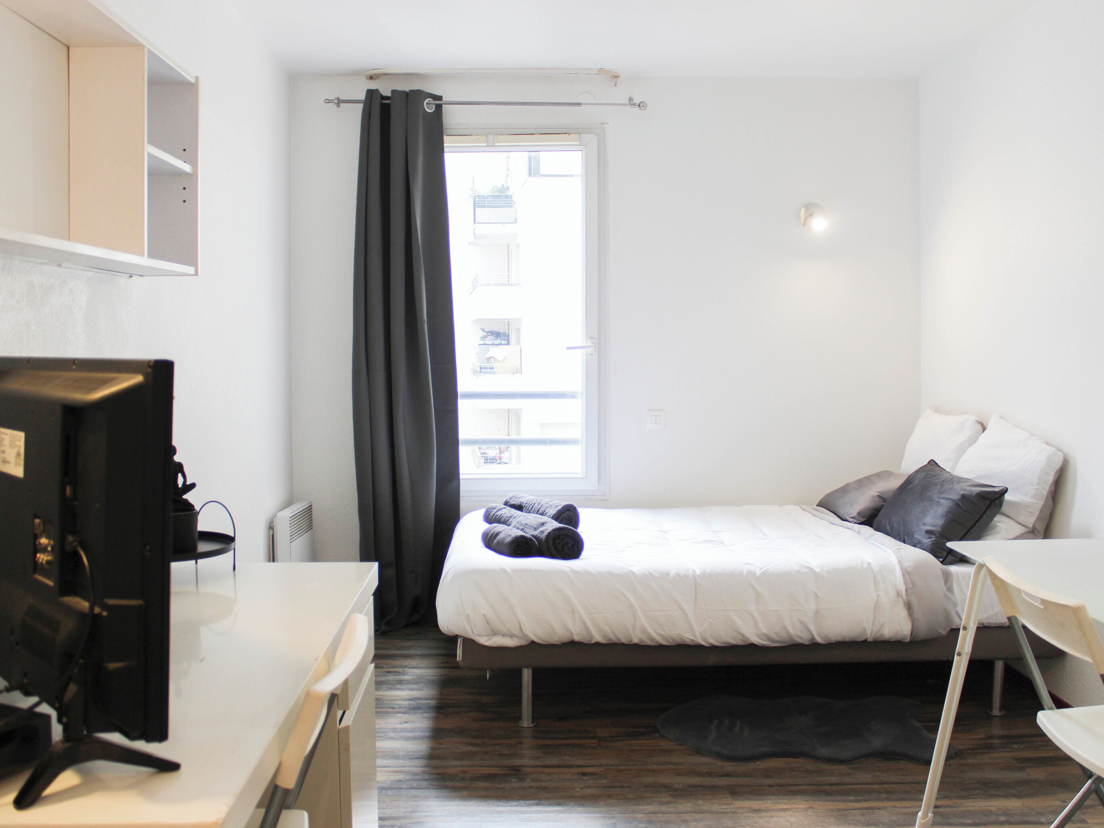 1 chambre, fer et planche à repasser, Wi-Fi, literie fournie