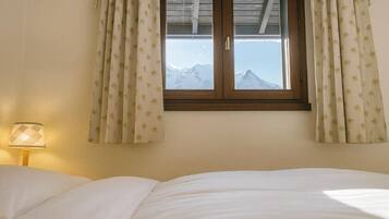 1 bedroom, iron/ironing board, bed sheets