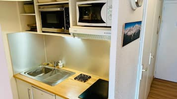 Geladeira, micro-ondas, fogão, lava-louças