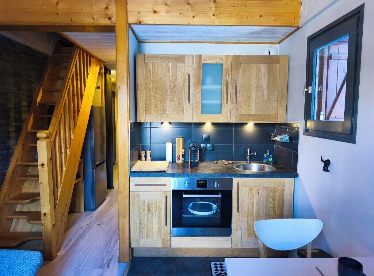 Kjøleskap, mikrobølgeovn, ovn og kaffetrakter/tekoker