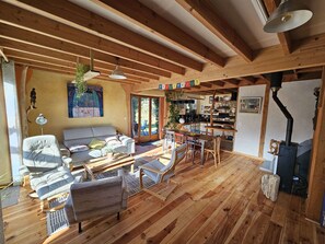 TV, fireplace - Charming house in Sarzeau with flower garden (Sarzeau)