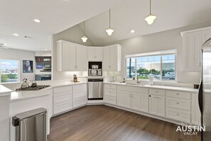 Fridge, microwave, oven, stovetop - East Austin Charmer│Grill, Fenced Yard & Patio│Near Rainey, UT & 6th St (Austin)
