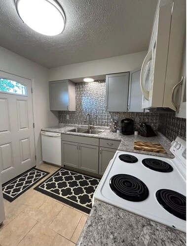 Cozy 2BR Near Ft. Knox & Elizabethtown -Travel, Military, Nurses & Long Stays