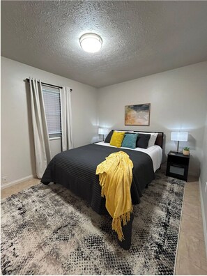 Tabla de planchar con plancha, wifi y ropa de cama 